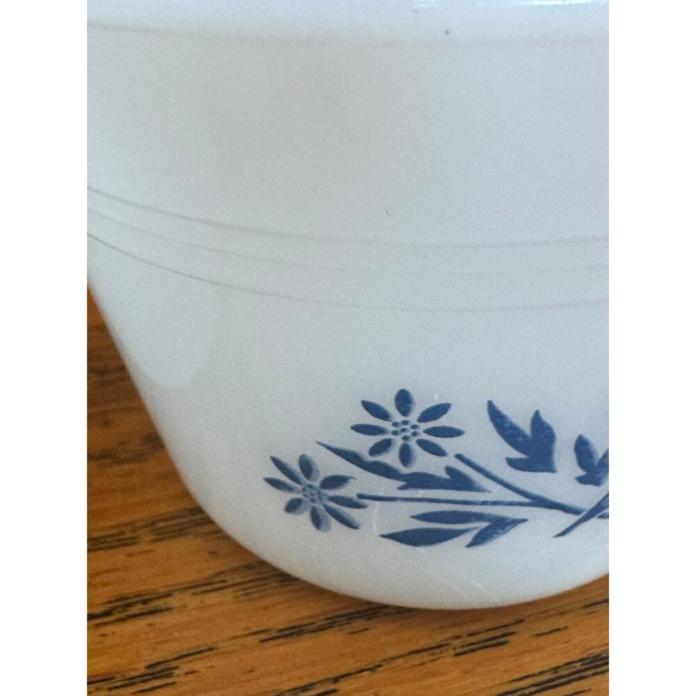 VTG Dynaware Milk Glass Blue Flower Custard Cups Set of 4 Ramekins Cornflower - Picture 2 of 12